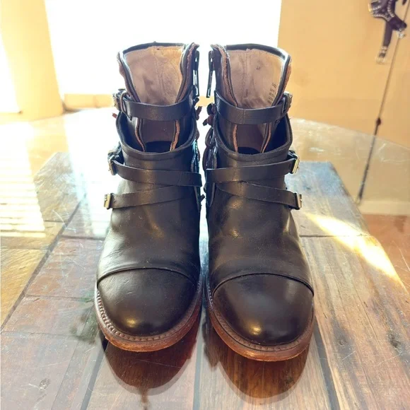 FREEBIRD by Steven Crue Women’s Black Distressed Leather Ankle Bootie Boots 8 - Picture 5 of 10